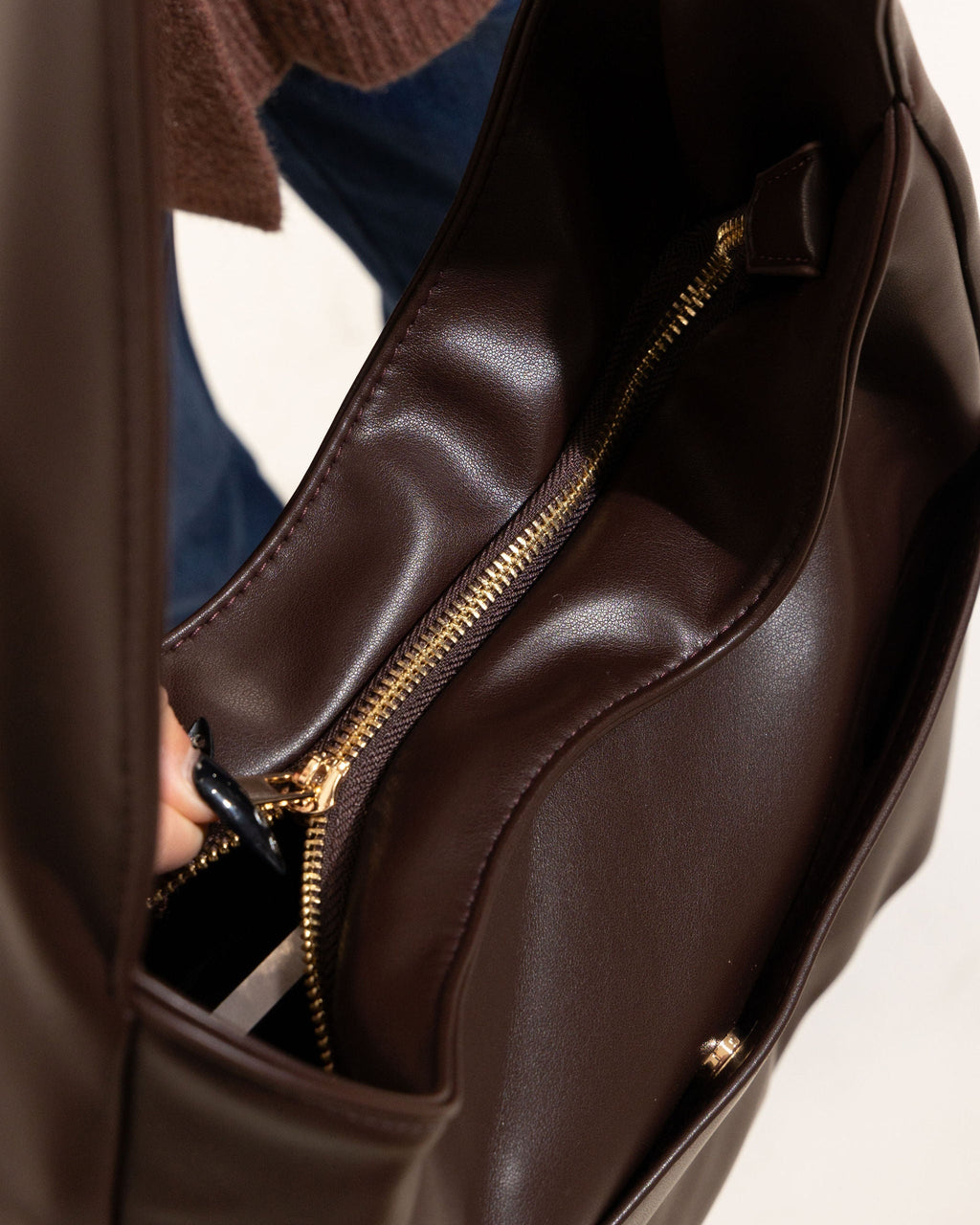 The NALEDI Signature Large-Capacity Leather Bag Designed for more. Made for every day.