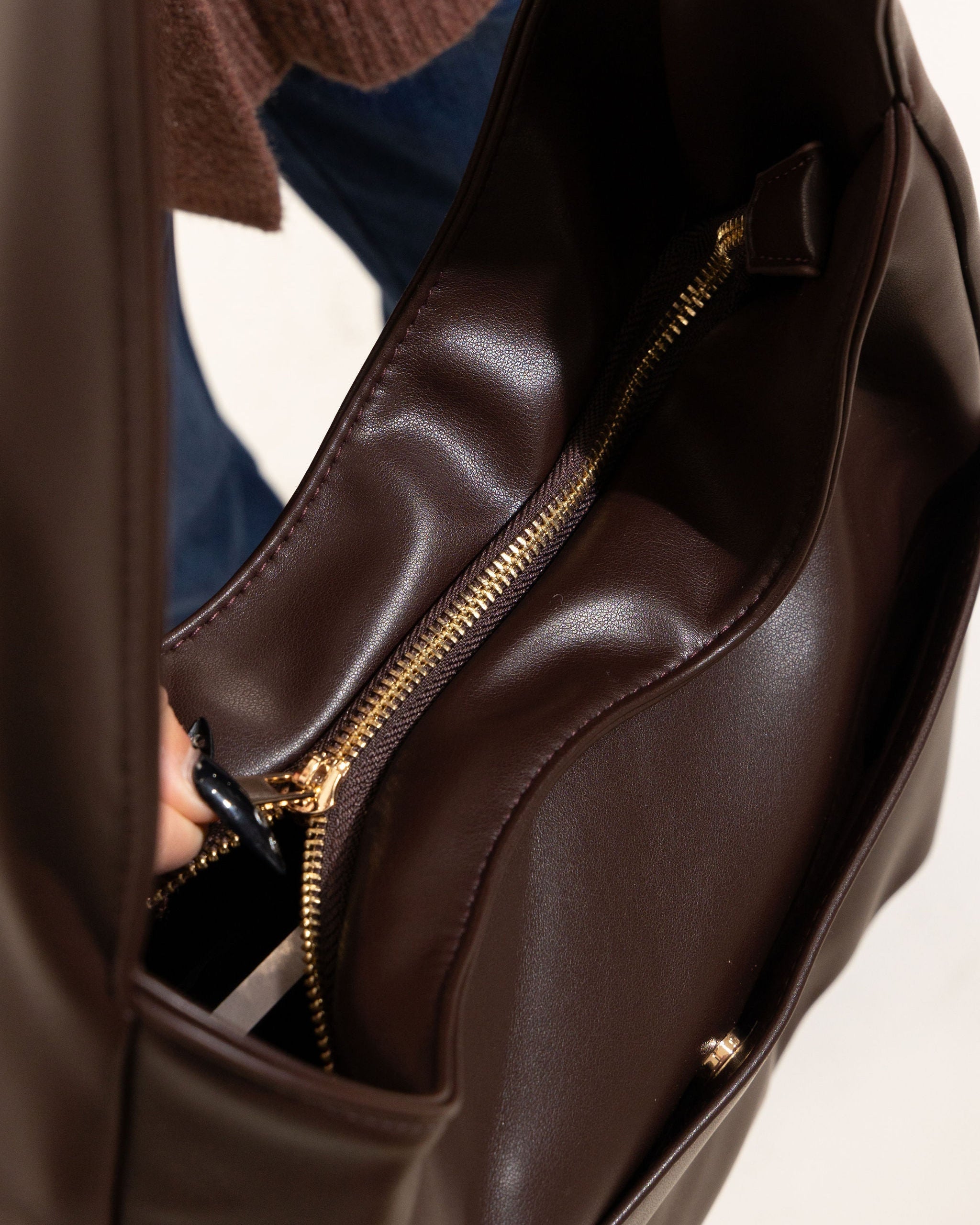 The NALEDI Signature Large-Capacity Leather Bag Designed for more. Made for every day.